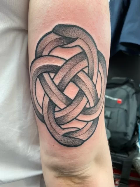 custom snake knot tattoo