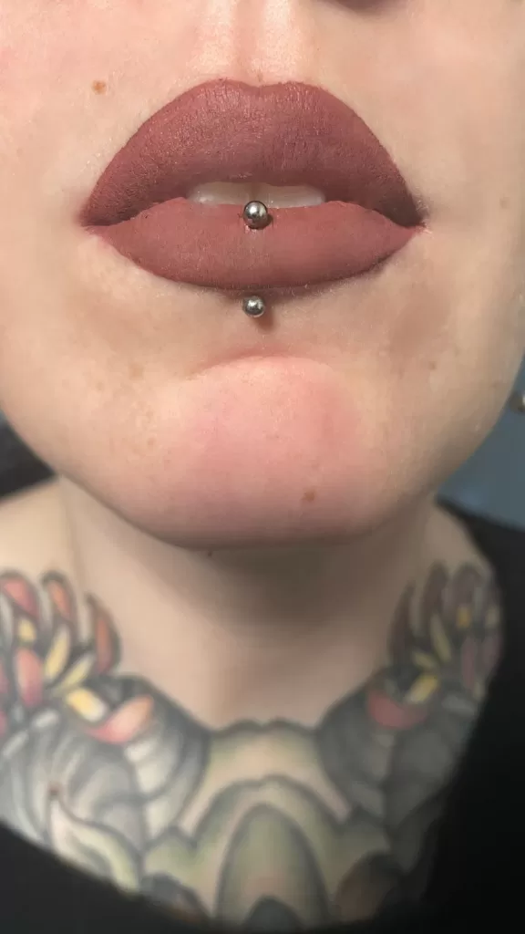 vertical labret lip piercing