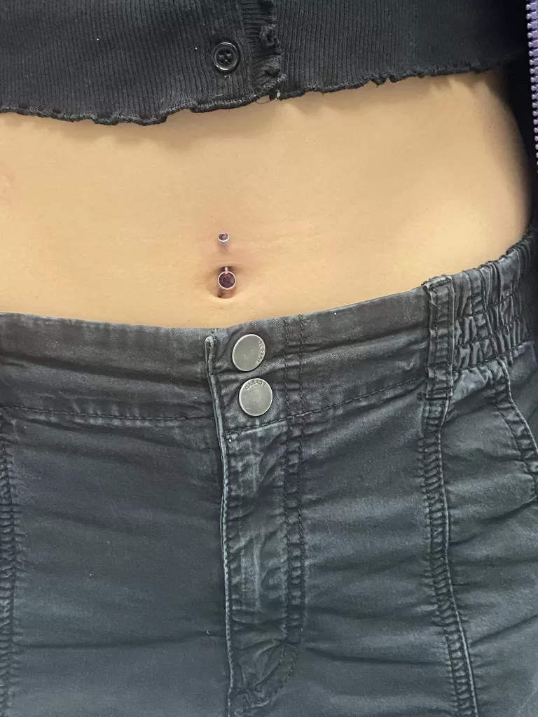 navel piercing