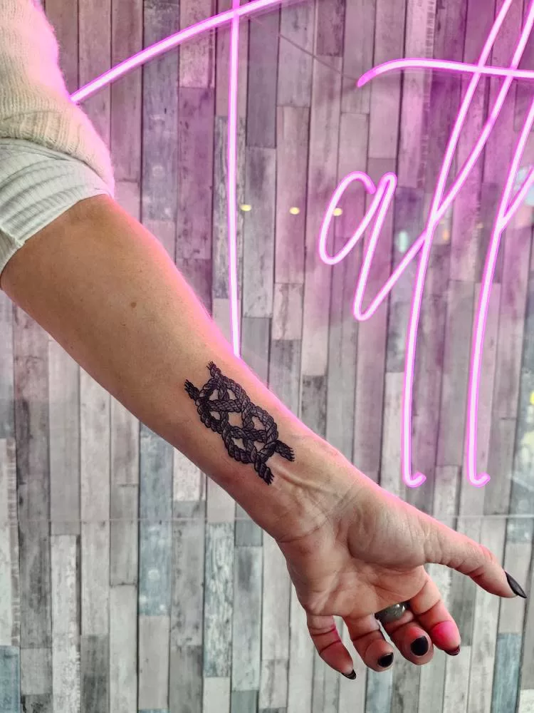 knot tattoo